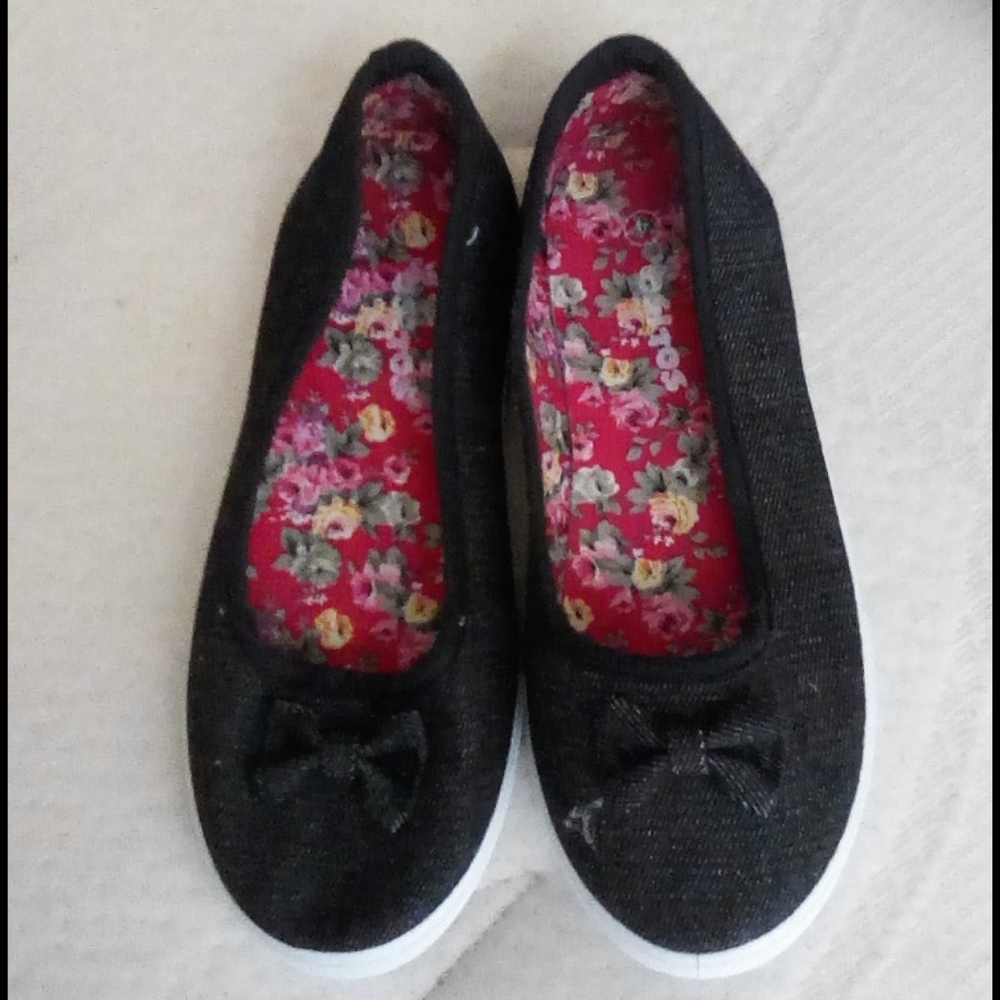 Cute girls flowery shoes